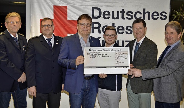 Eine Spende ber 3000 Euro erhielt DRK...nd Breisach vom hiesigen  Lions Club.   | Foto: Hans-Jochen Voigt