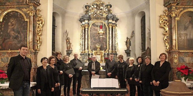 Der Kirchenchor Feldkirch mit ihrem Dirigenten Eric Maier (links)  | Foto: Otmar Faller