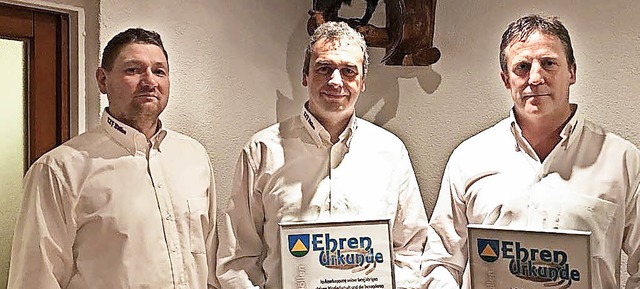 Vorstand Dirk Wagner (links) ernannte ... Markus Wunderle zu Ehrenmitgliedern.   | Foto:  zvg