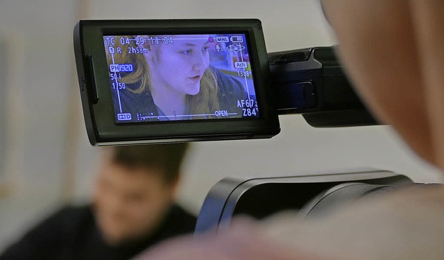 Kamera luft: Schler der Emil-Drle-Schule beim Video-Bewerbungstraining   | Foto: Lena Marie Jrger