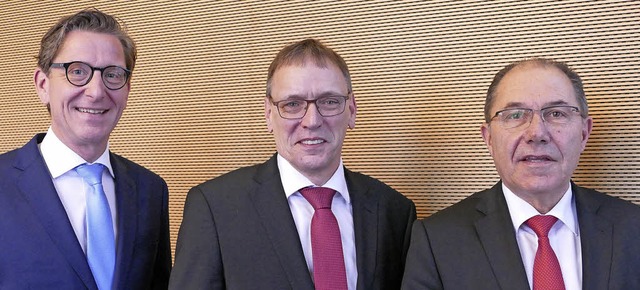 Der Vorstand der Sparkasse Lrrach-Rhe...en auf ein erfolgreiches Jahr zurck.   | Foto: Ehrentreich