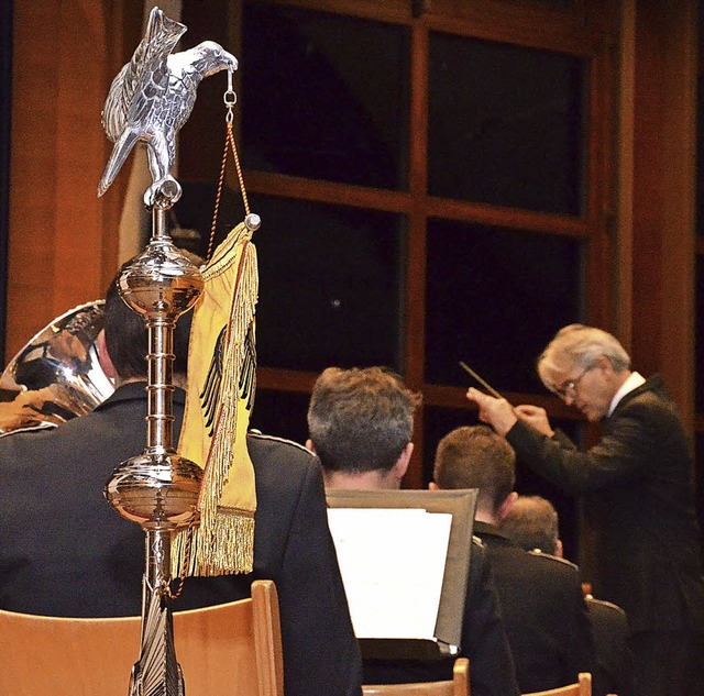 Dirigieren im Zeichen des Bundesadlers...iert seine Dirigierprfung im Kurhaus.  | Foto: Gabriele Hennicke