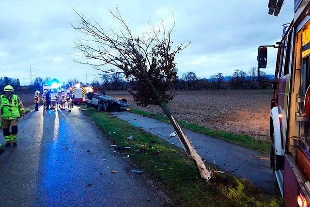 Auto berschlgt sich zwischen Heitersheim und Gallenweiler