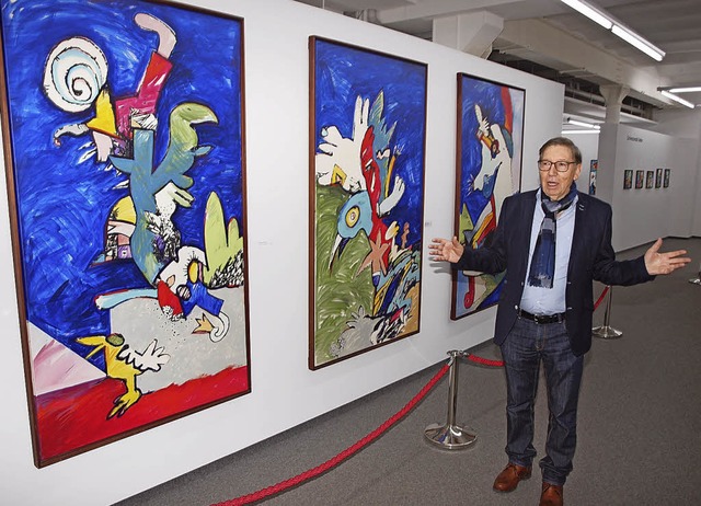 Jrgen Messmer fhrt durch seine neue Ausstellung.   | Foto: Michael Haberer