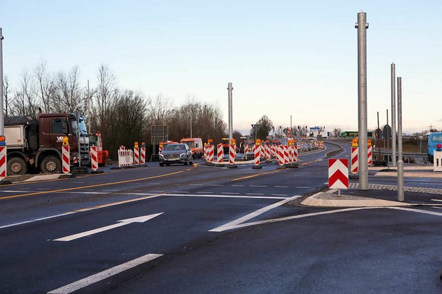 Der Autobahnanschluss erhlt zustzliche Fahrspuren und eine Ampelanlage.  | Foto: Christoph Breithaupt