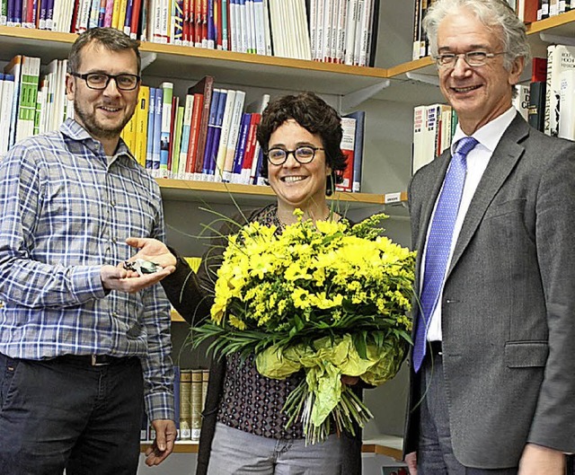 &#8222;Schlsselbergabe&#8220; am Gri...k, rechts Schulleiter Dieter Kopriwa.   | Foto: Schule