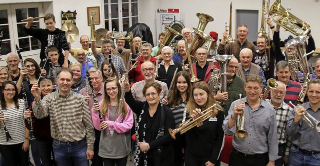 42 Musiker kamen zusammen, um das Stc... Stadtmusik und Musikzug St. Florian.   | Foto: Ines Biedenkapp