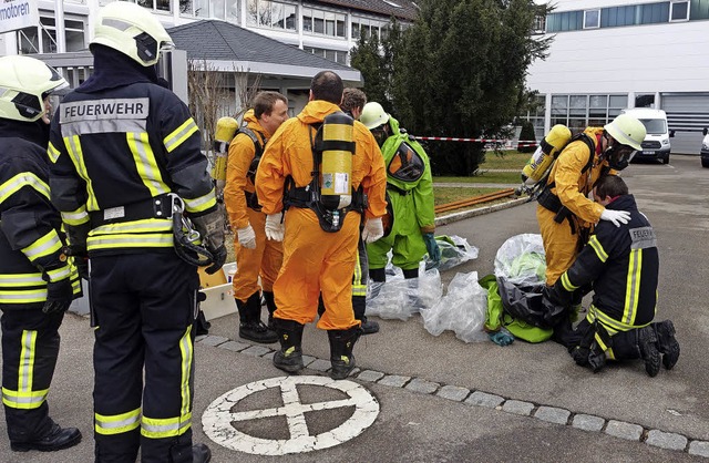 Der vermutete Austritt von Schwefelsu...hrgutzug aus Waldshut-Tiengen vor Ort.  | Foto: Olaf Thor