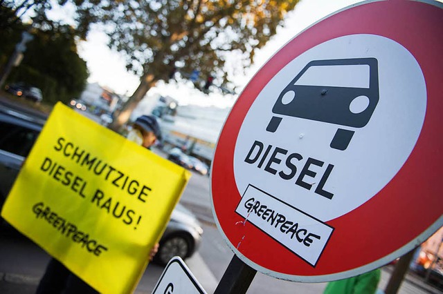 Etwa 72 Prozent des Stickoxidausstoes... Verkehr entfallen auf die Diesel-Pkw.  | Foto: dpa
