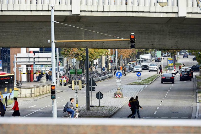 Auf der Bismarckalle sind Autofahrer v...ales Autorennen gefahren (Symbolbild).  | Foto: Ingo Schneider