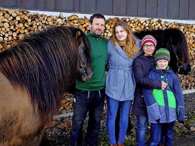Island-Pferde sind die Leidenschaft de...Lebensgefhrtin Diana mit Sohn Jakob.   | Foto: Beate Zehnle-Lehmann