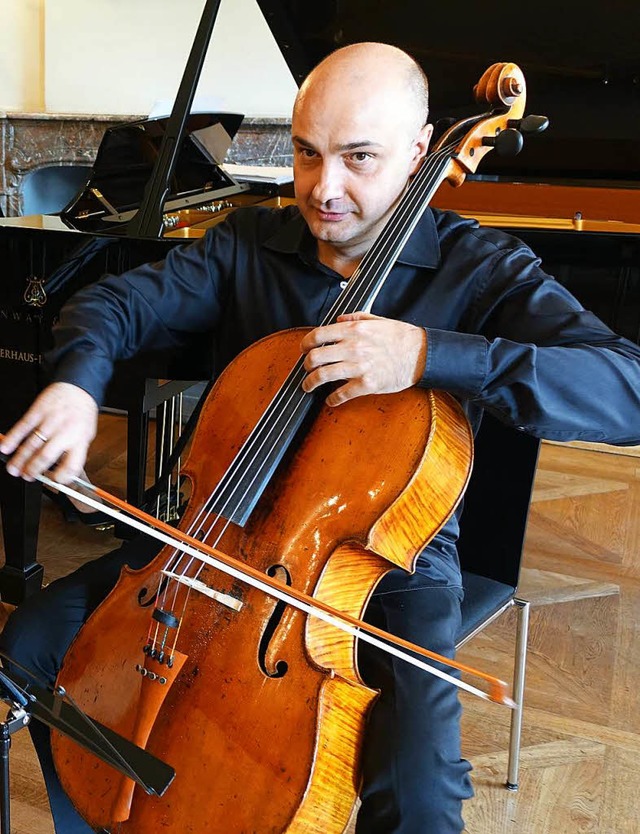 Der Cellist Denis Severin organisiert ...Saison bei zwei Konzerten  selbst mit.  | Foto: Roswitha Frey