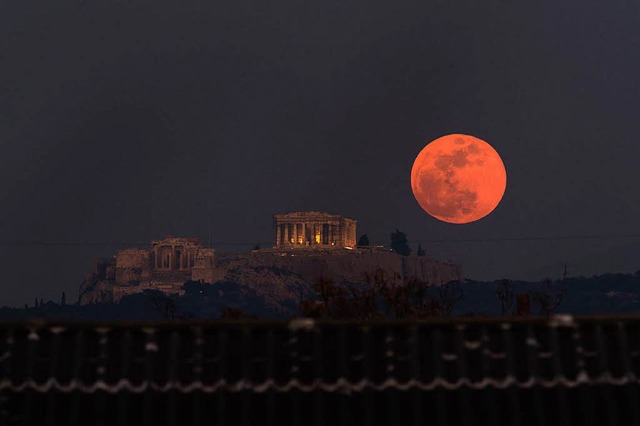 Der Supermond ber Athen, Griechenland.  | Foto: dpa