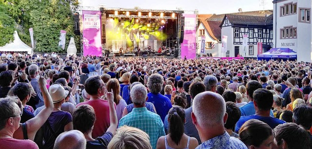 Auf dem Emmendinger Schlossplatz findet das Festival statt.  | Foto: Martin Wendel