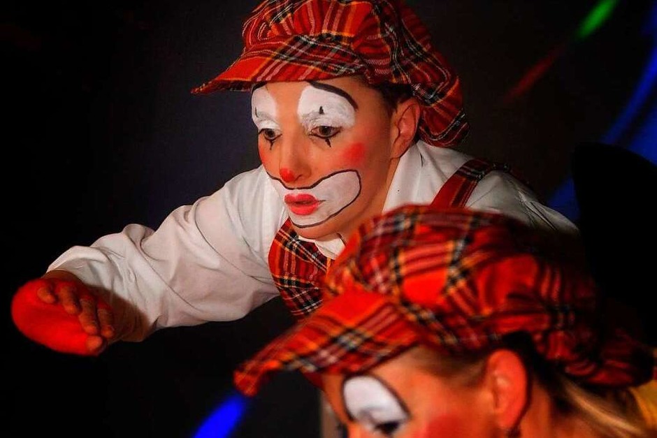 Nicht einmal 40 Mitglieder haben die Fulefürster Bollimänkl, auf der Bühne waren gefühlt 100 Akteure – den Multitalenten in Schauspiel, Tanz und Gesang sei Dank. (Foto: Wolfgang Scheu) Nicht einmal 40 Mitglieder haben die Fulefürster Bollimänkl, auf der Bühne waren gefühlt 100 Akteure – den Multitalenten in Schauspiel, Tanz und Gesang sei Dank. (Foto: Wolfgang Scheu)