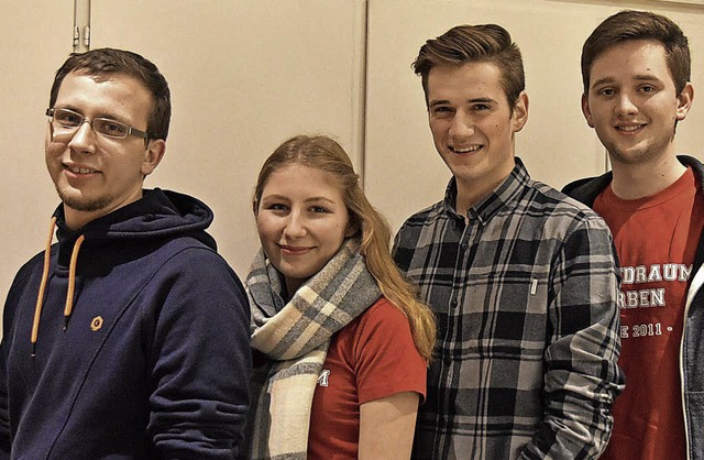 Vier Mitglieder des insgesamt 13-kpfi... Programm des Jugendraums im Rat vor.   | Foto: Andrea Gallien