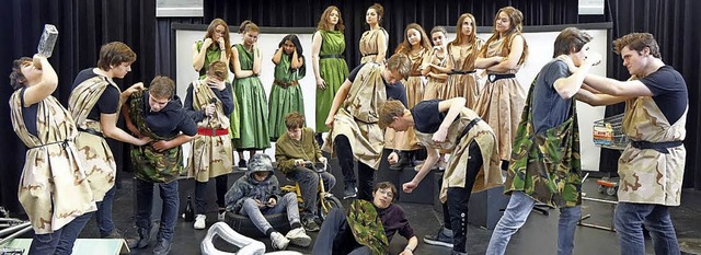 <BZ-FotoAnlauf>Theater </BZ-FotoAnlauf... um Lysistrata auf unterhaltsame Art.   | Foto: Schule