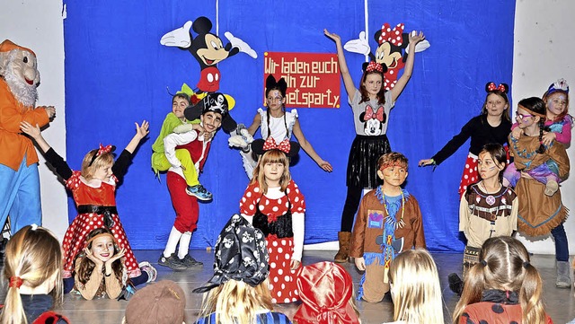 Muse, Piraten, Indianer und andere Fi... sich bei der Amolterer Kinderfasnet.   | Foto: Roland Vitt