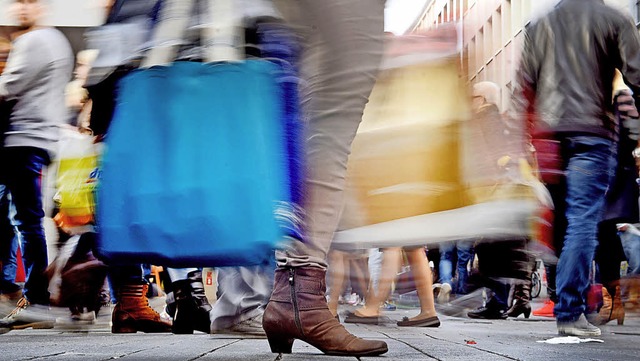 Im Handel sind Lage und Aussichten nic...ten weniger Einkaufstouristen kommen.   | Foto: dpa