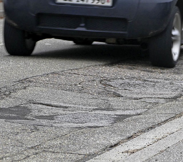 Sanierungsbedrftig ist der Belag der Hexentalstrae.   | Foto: Nikola Vogt