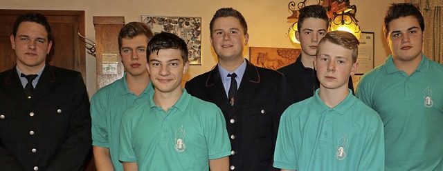 Der neue Vorstand der Jugendfeuerwehr ...rer) und Sebastian Huber (Kleiderwart)  | Foto: Haka