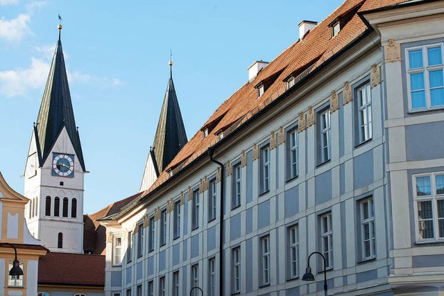 Das Bischofshaus in Eichsttt vor dem Dom  | Foto: dpa