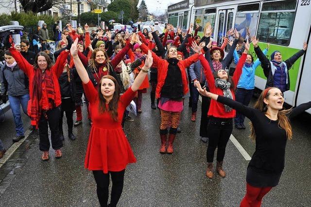 Am Valentinstag tanzen Frauen wieder für ein Ende der Gewalt gegen Frauen