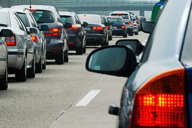 Achtung, Stauende: Ein 69-Jhriger hat im Mai 2015 auf der A5 zu spt gebremst.  | Foto: Symbolfoto: dpa