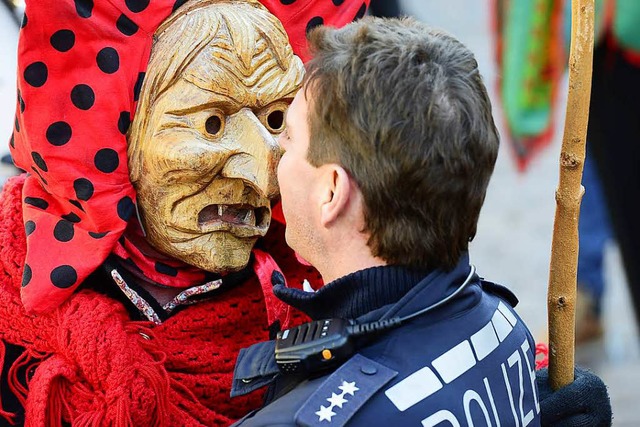 Bei groen Umzgen ist die Polizei immer vor Ort.  | Foto: Ingo Schneider