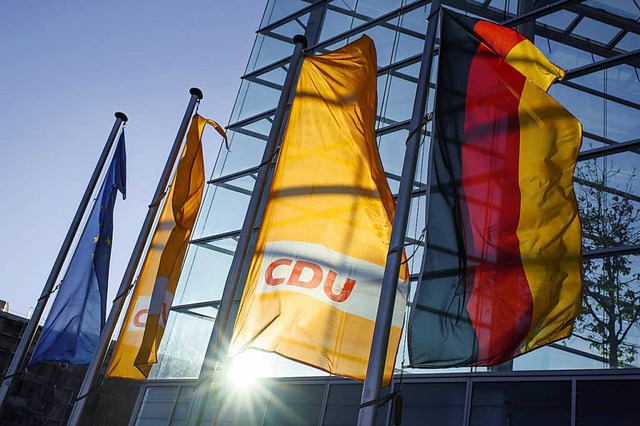 In der CDU-Parteizentrale, dem Konrad-...handlungen von CDU, CSU und SPD statt.  | Foto: dpa