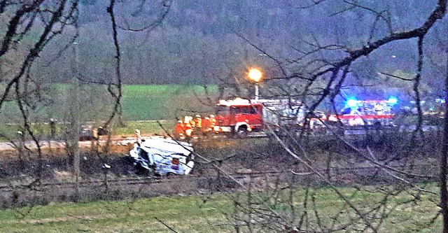 Zwei Schwerverletzte und hohen Sachsch...em Unfall auf der B314 bei Sthlingen.  | Foto: Juliane Khnemund
