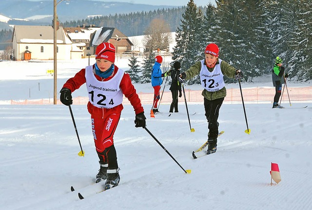 Zwischen den Stationen hie es fr die...hnell laufen auf der Loipe am Thurner.  | Foto: Annemarie Zwick