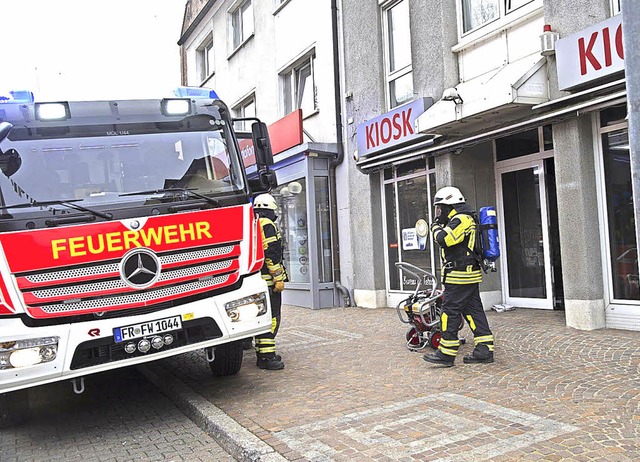 Bei einem nchtlichen Schwelbrand wurd...em Kiosk in der Werderstrae zerstrt.  | Foto: Volker Mnch
