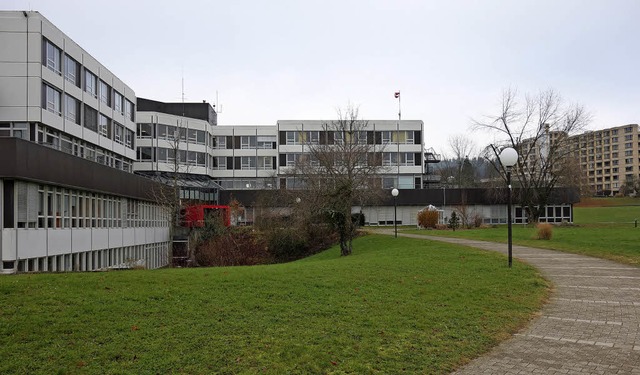 Als Klinikstandort noch nicht vollends...Gemeinderat. Rechts das Rehaklinikum.   | Foto: Felix Held