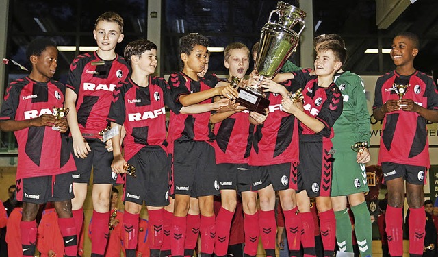 Der SC Freiburg ist der Titelverteidiger in der Altersklasse U12.   | Foto: Rogowski