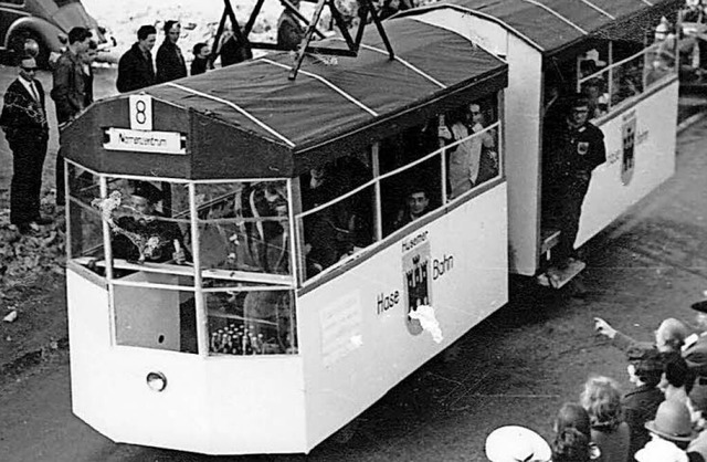 Eine Straenbahn beim Huserner Wagenbauerumzug etwa aus dem Jahr 1960.   | Foto: Archiv Birgit Arzet