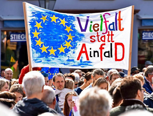Pulse-of-Europe-Treffen gab es auch in...7 auf dem Augustinerplatz in Freiburg.  | Foto: Michael Bamberger