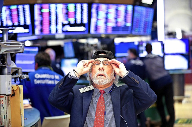 Dieser Hndler an der Wall Street scha... groen Kursverluste  ganz genau hin.   | Foto: dpa