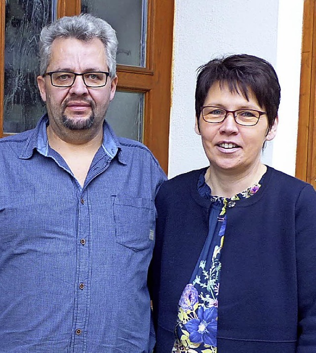 Thomas und Dagmar Roth vor der Winstub  | Foto: dieter fink