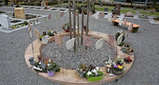 So sieht ein Urnengarten in Seelbach a...n davon zwei auf dem Friedhof gebaut.   | Foto: Christoph Breithaupt