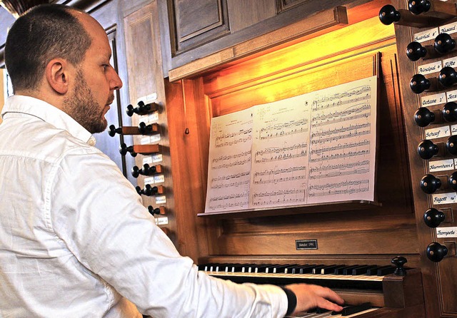 Obwohl das nrrische Konzert von Chris... seinem Instrument voll konzentriert.   | Foto: Erich Krieger