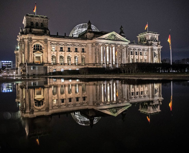 Deutschland wartet auf eine neue Regie...mt es noch auf die SPD-Mitglieder an.   | Foto: DPA