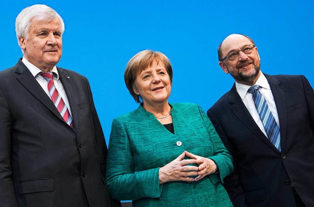 Geschafft: Horst Seehofer, Angela Merk...Schlsselministerien herausgeschlagen.  | Foto: dpa