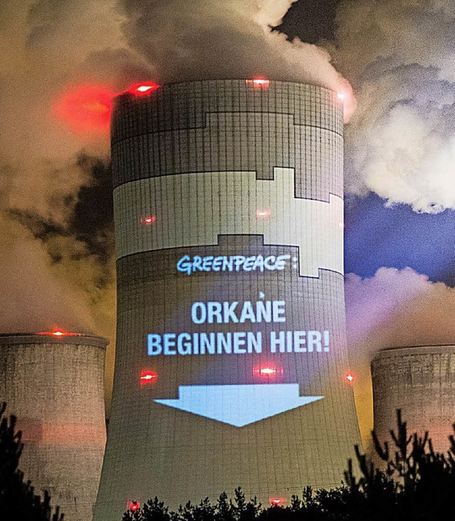 Greenpeace protestiert gegen dieses polnische Kohlekraftwerk.  | Foto: dpa