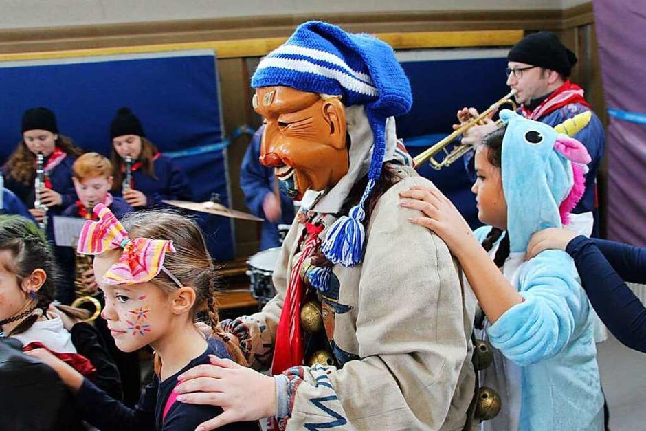 Hoch her ging es bei der Befreiung der Bonndorfer Schüler durch die Narren. (Foto: Uli Spielberger) Hoch her ging es bei der Befreiung der Bonndorfer Schüler durch die Narren. (Foto: Uli Spielberger)