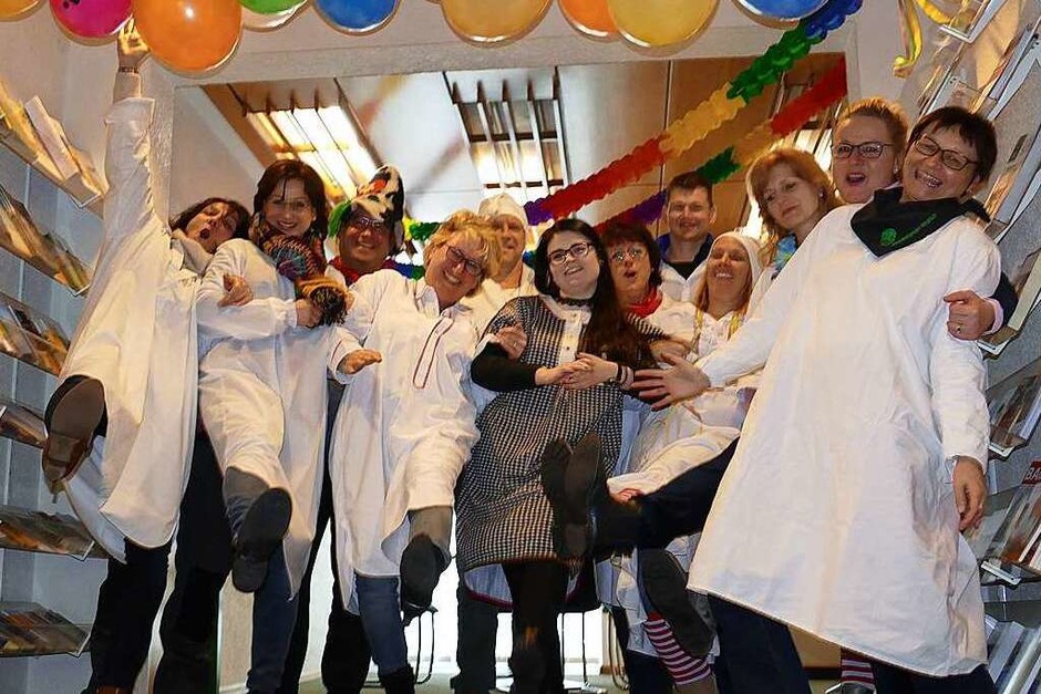 Partystimmung im Stegener Rathaus: Vierte von links: Bürgermeisterin Fränzi Kleeb (Foto: Markus Donner) Partystimmung im Stegener Rathaus: Vierte von links: Bürgermeisterin Fränzi Kleeb (Foto: Markus Donner)