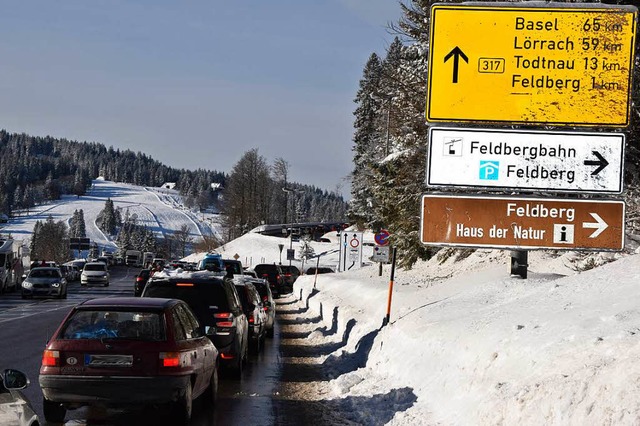 Am Feldberg ist in der Wintersportsais...kehrsleitsystem soll Abhilfe schaffen.  | Foto: kamera24