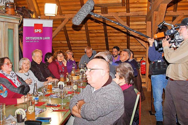 Das ZDF war mit dabei, als die Lahrer ...r die Groe Koalition diskutiert  hat.  | Foto: Wolfgang Beck