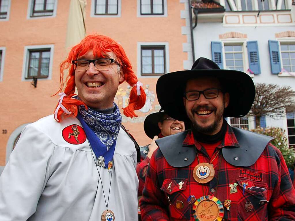 Chefs unter sich: Burger-Meister Joachim Burger und Oberhorn Daniel Harrer tauschen sich unter dem Narrenbaum aus.