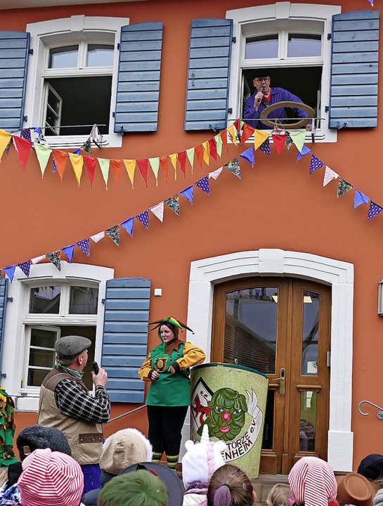 Gottenheims Brgermeister konnte nicht...t den Schulkindern durch die Gassen.    | Foto: Manfred Frietsch/Mario Schneberg